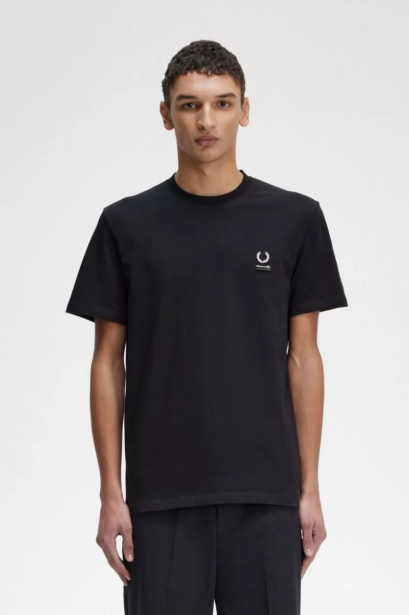 Fred Perry Enamel Pin Men’s T-Shirt Black | DMGLR8754 Fred Perry Enamel Pin Men’s T-Shirt Black | DMGLR8754